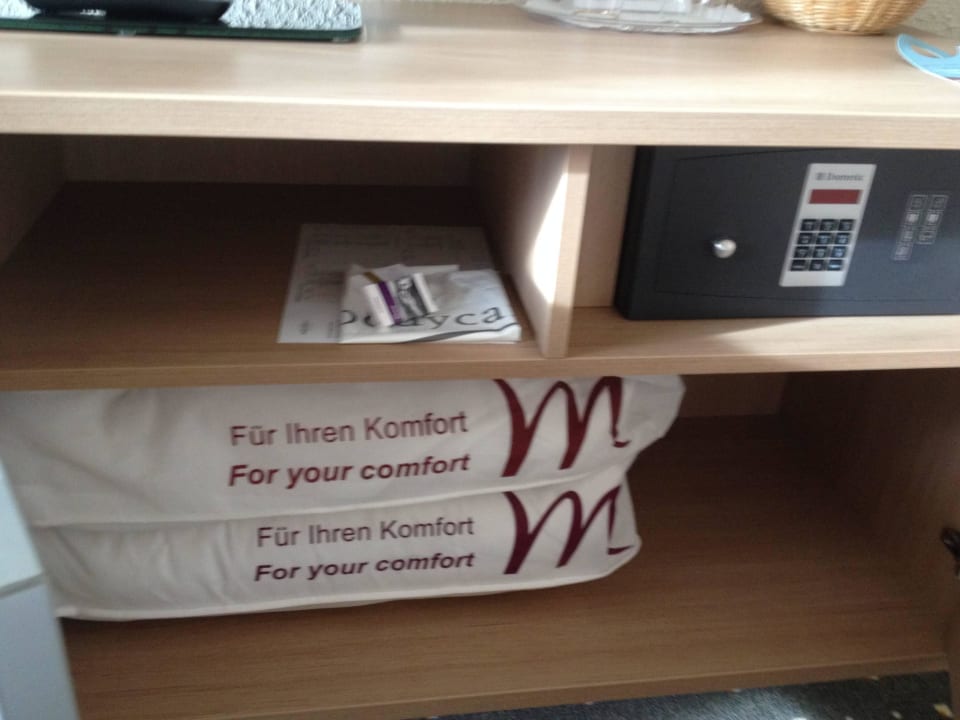 Schrank Vienna House Easy by Wyndham Frankfurt Airport