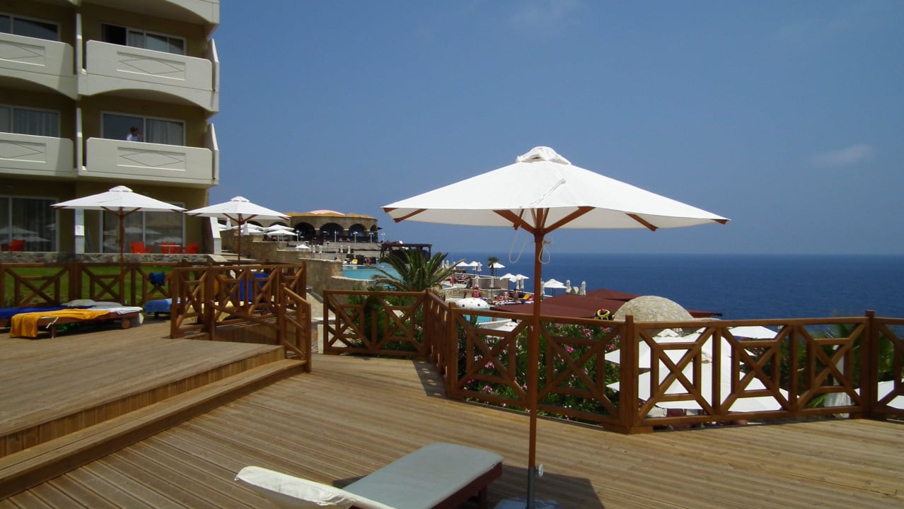Die neue Sonnenterrasse am Hauptpool Hotel Kalithea Horizon Royal