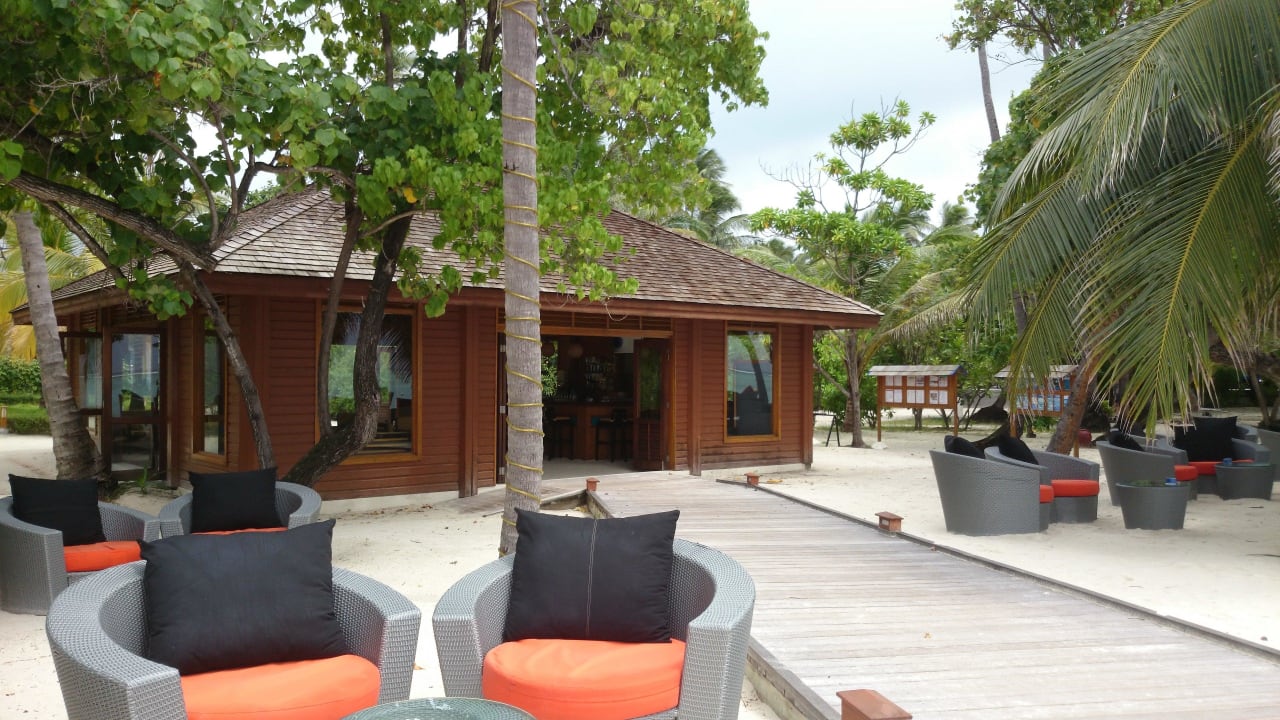 Vor den Wasservillen unsere Stamm Bar gewesen Meeru Maldives Resort Island