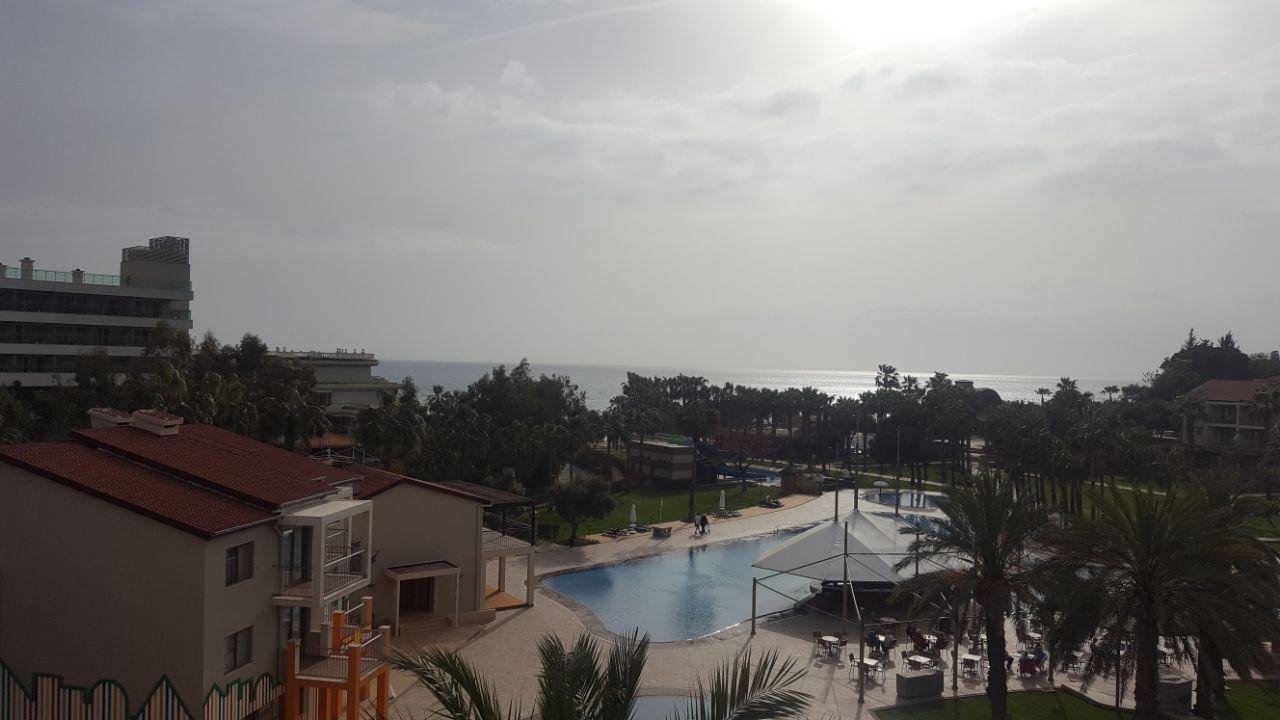 Blick vom Superior Zimmer 1422 auf die Anlage Arum Barut Collection