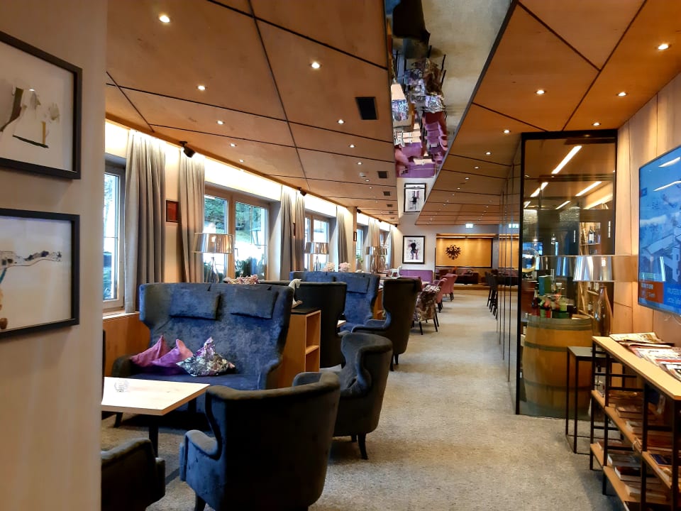 Lobby VALARA Alpine Art Hotel
