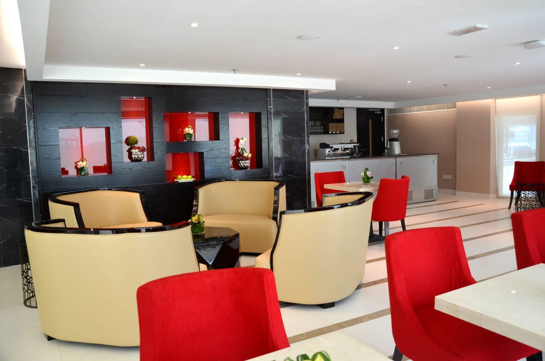 Cafe Lounge Ramada Hotel and Suites Amwaj Islands