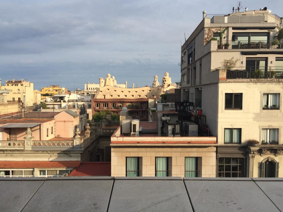 Blick von Dachterrasse auf Casa Mila Sir Victor Hotel, part of Sircle Collection