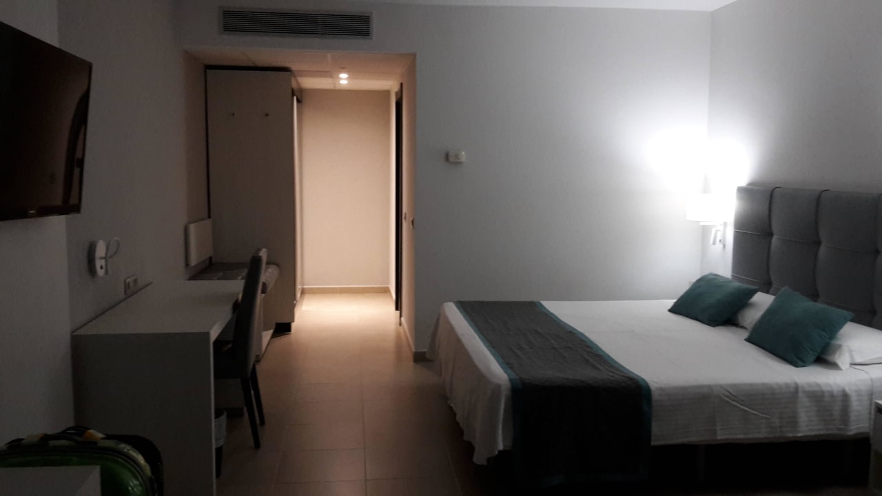 Erster Blick ins Zimmer Hotel Las Costas