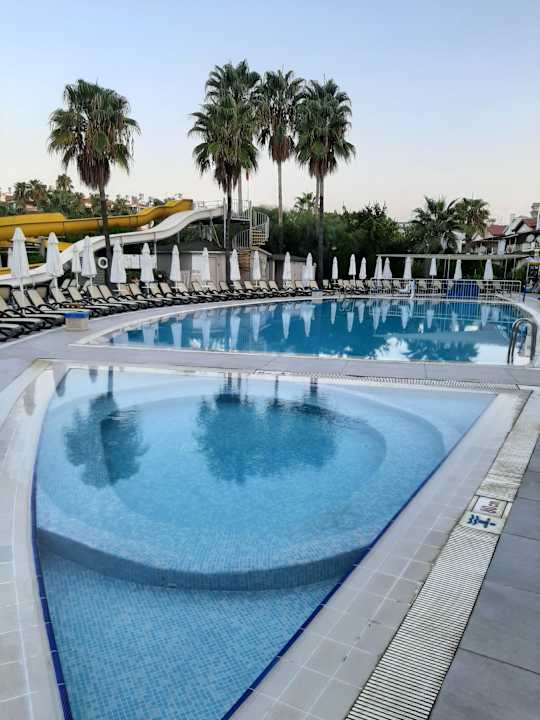 Pool Royal Atlantis Beach Hotel