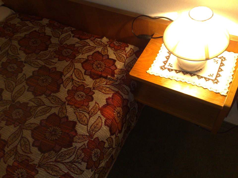 Alles zerschlissen und alt Pension am Hügel