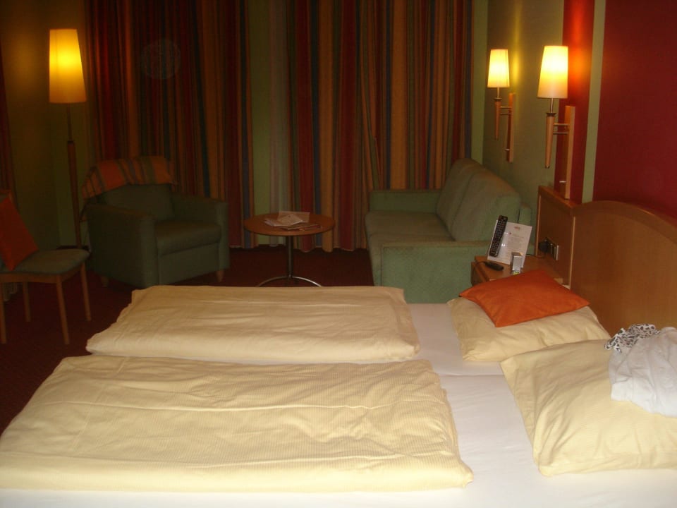 Zimmer / Bett / Sitzecke Austria Classic Hotel Hölle