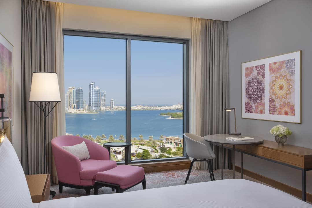 Zimmer DoubleTree by Hilton Sharjah Waterfront Hotel & Residences