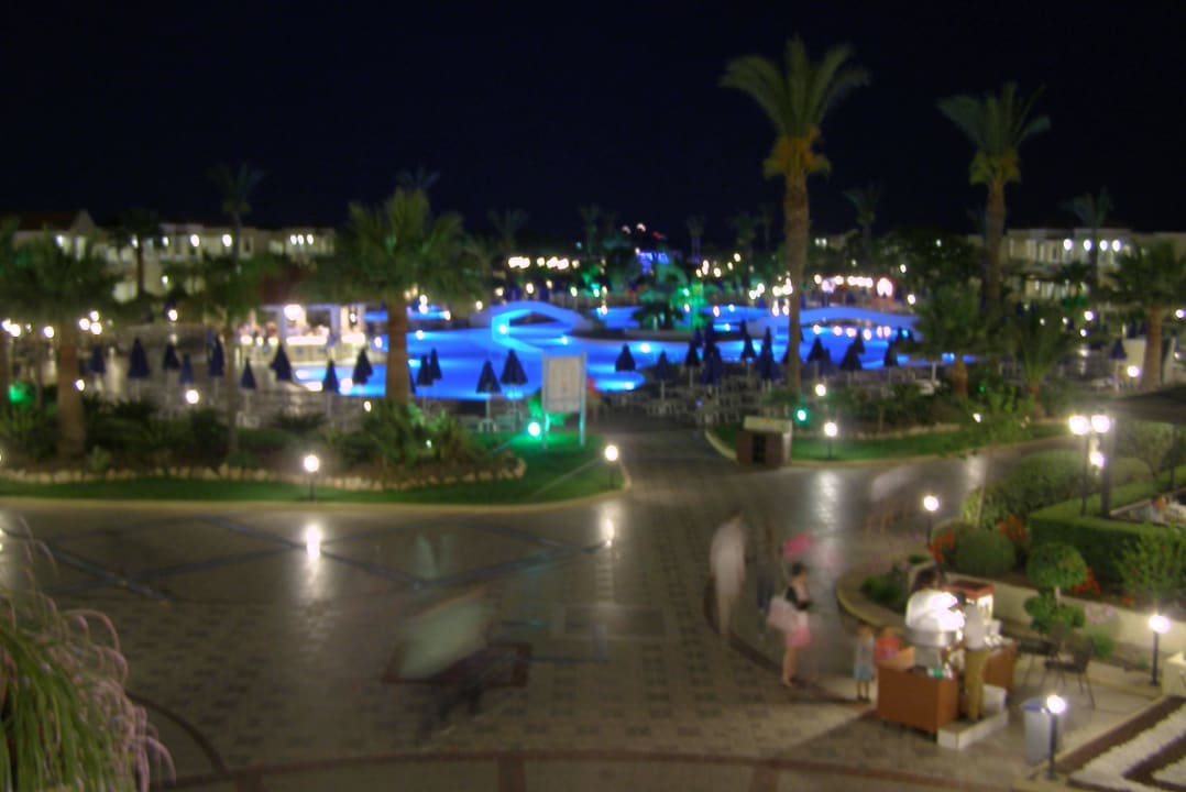 Der Active Pool bei Nacht Lindos Princess Beach Resort & Spa