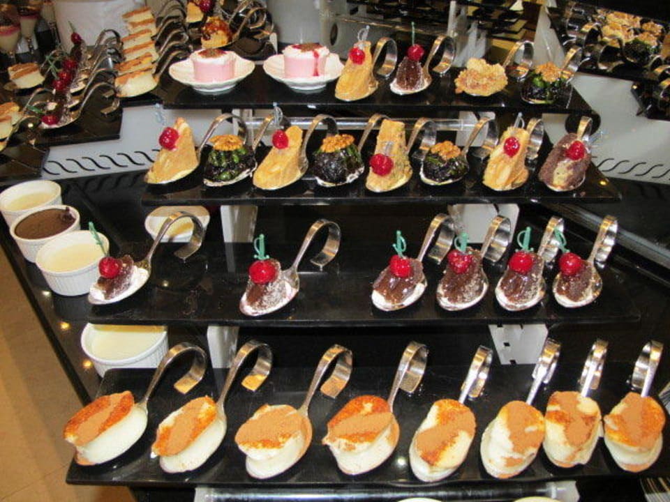 Kuchenbuffet Diamond Excellence Resort & Spa