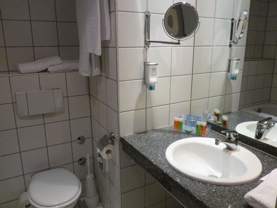 Badezimmer Hotel NH Düsseldorf City