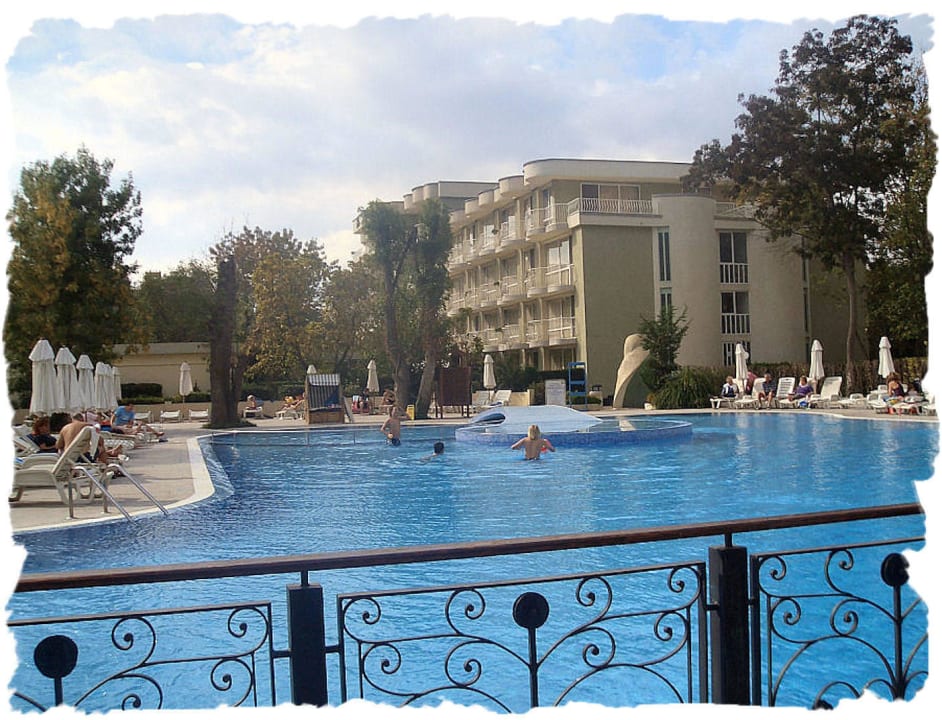 Am Pool  Hotel Sineva Beach