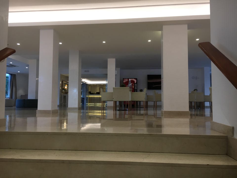 Lobby R2 Veronica Beach Hotel
