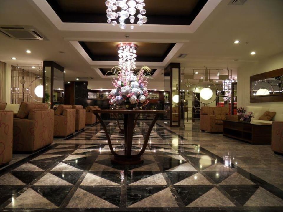 Schickes Lobby Side Star Elegance