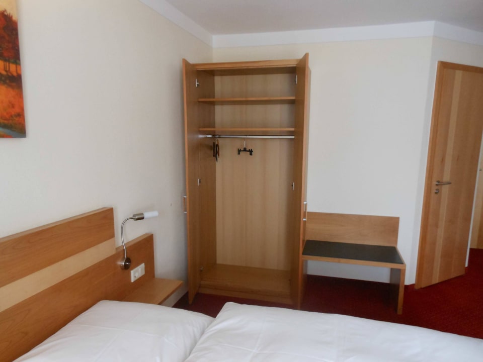 Schrank Hotel Schlosswirt Etting