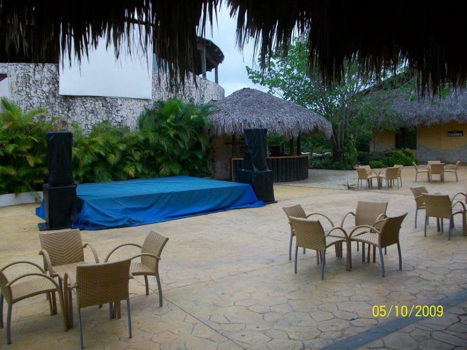 Bar & Karaoke neben der Disko & dem Theater Grand Sirenis Punta Cana Resort & Aquagames