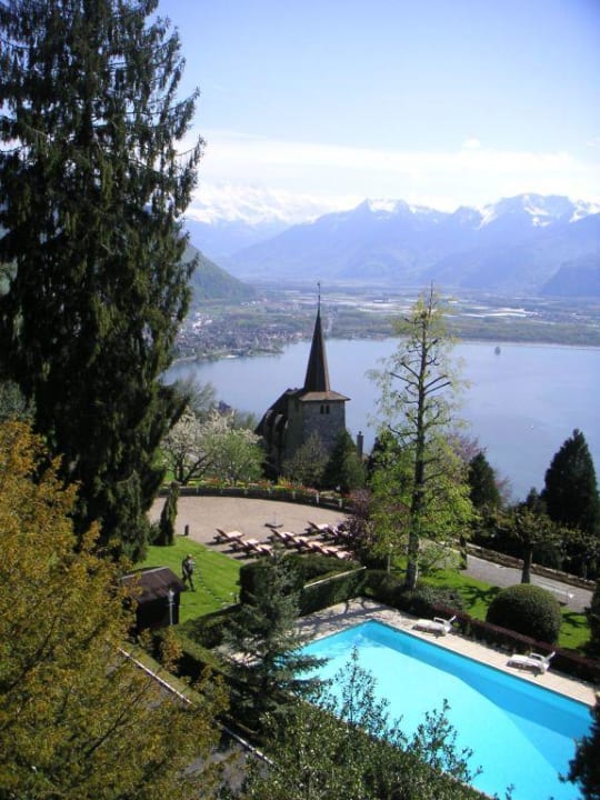 Sicht auf Pool, Genfersee, Berge Hotel Victoria