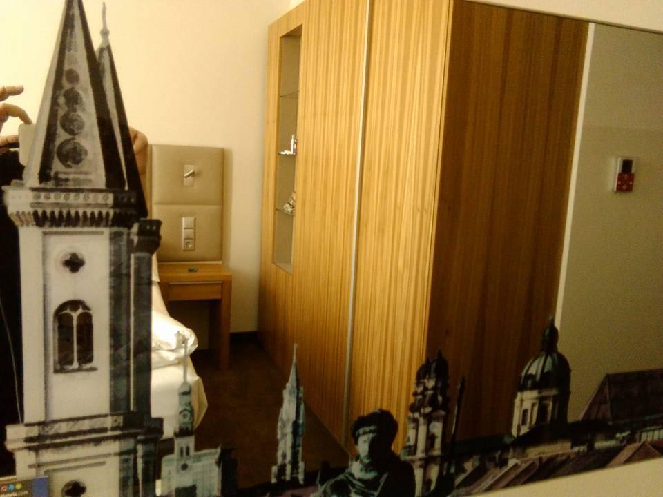 Spiegel H4 Hotel München Messe