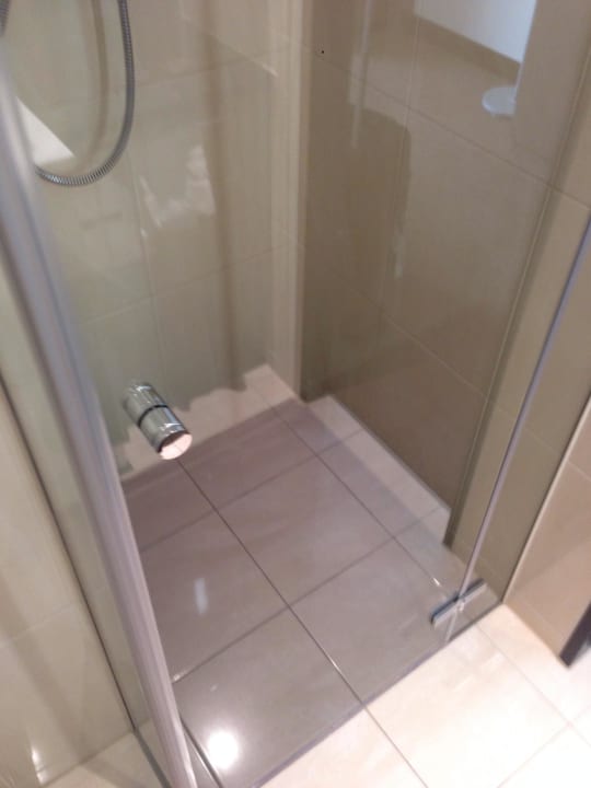 Bodenebene Dusche IntercityHotel Berlin Hauptbahnhof