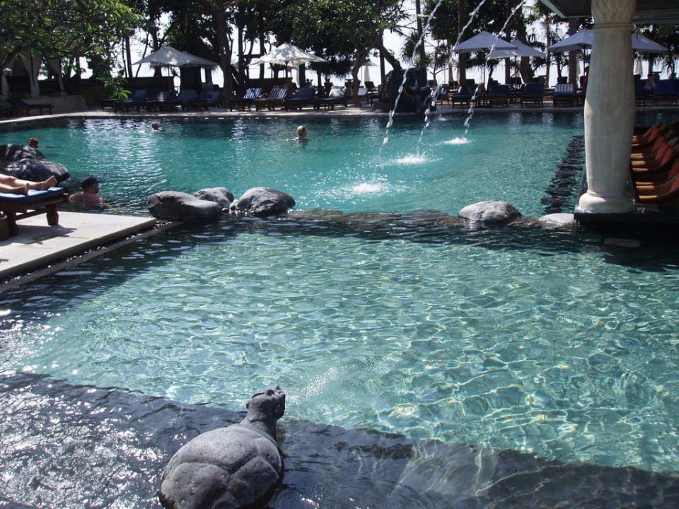 Hauptpool Puri Santrian