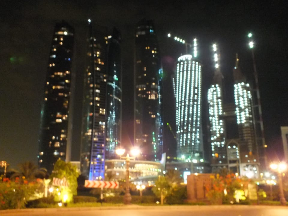 Skyline Emirates Palace Mandarin Oriental