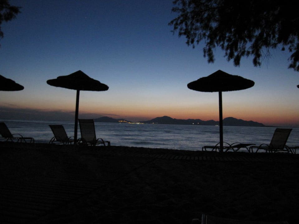 Sonnenuntergang am Hotelstrand - Insel Kalymnos TUI BLUE Palazzo del Mare