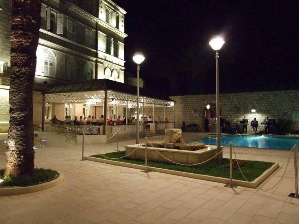 Nachtaufnahme Poolbar & Pool Hotel Lapad