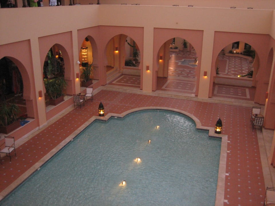 Der pompöse "Innenhof" Steigenberger Coraya Beach - Adults only