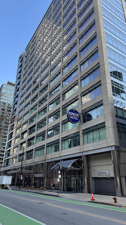 Außenansicht Kinzie Hotel