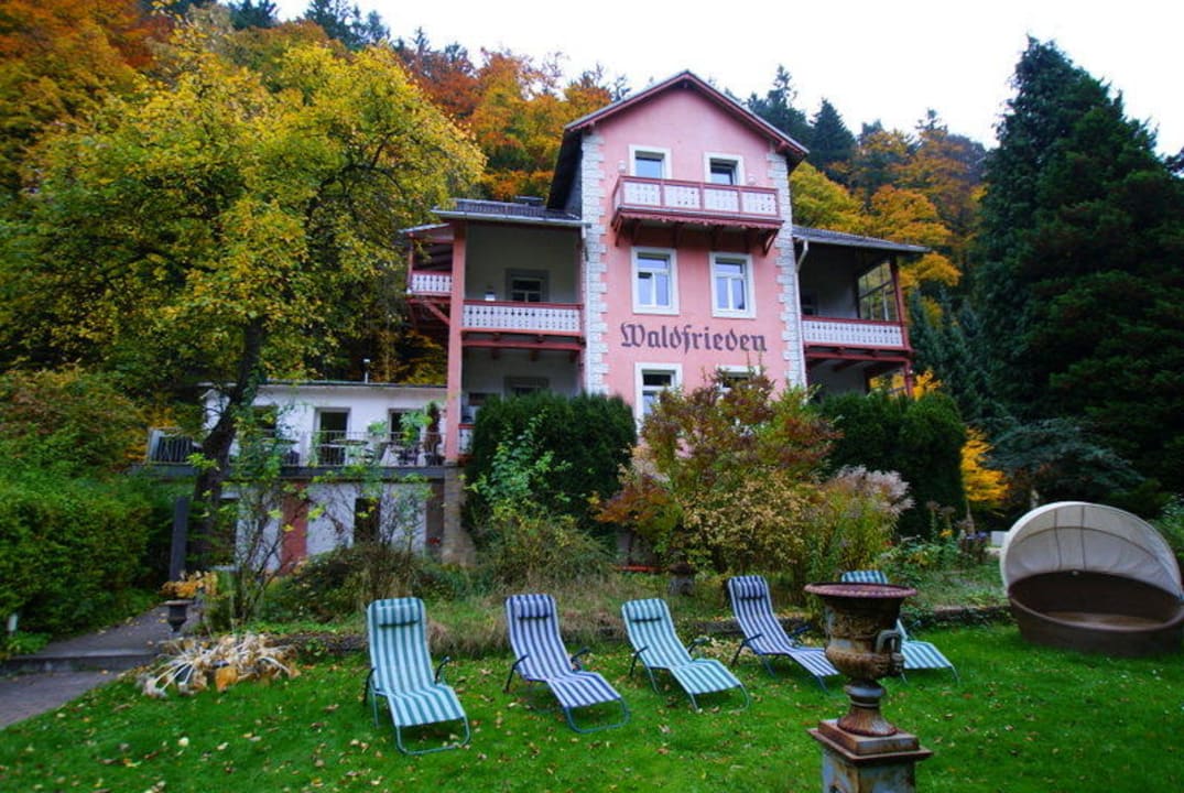 Von der Elbseie gesehen Design-Villa Waldfrieden bohemes Hotel