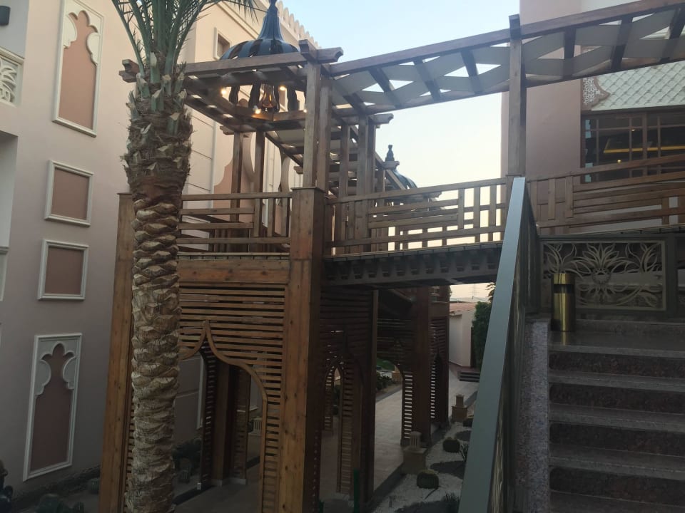 Die Treppe zu den Zimmern Pickalbatros Palace Resort