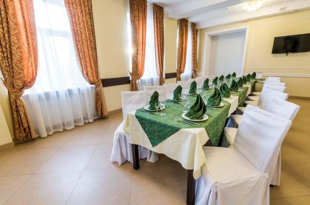 Ресторан на 5 этаже Slavyanka Hotel