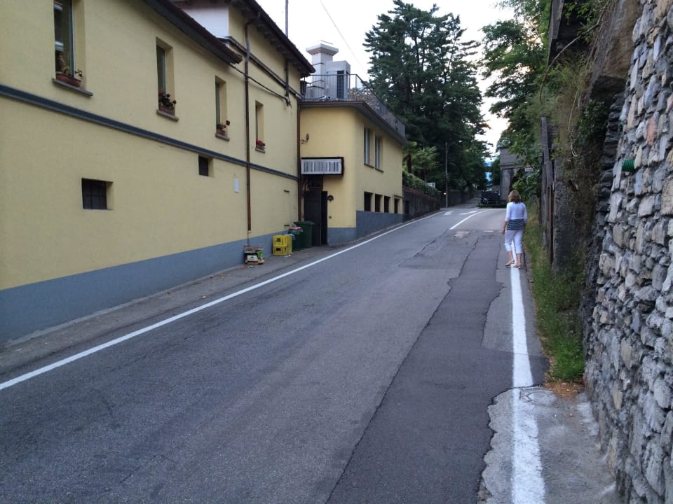 Küstenstrasse u. Tunneleinfahrt/-ausfahrt Relais Villa Porta