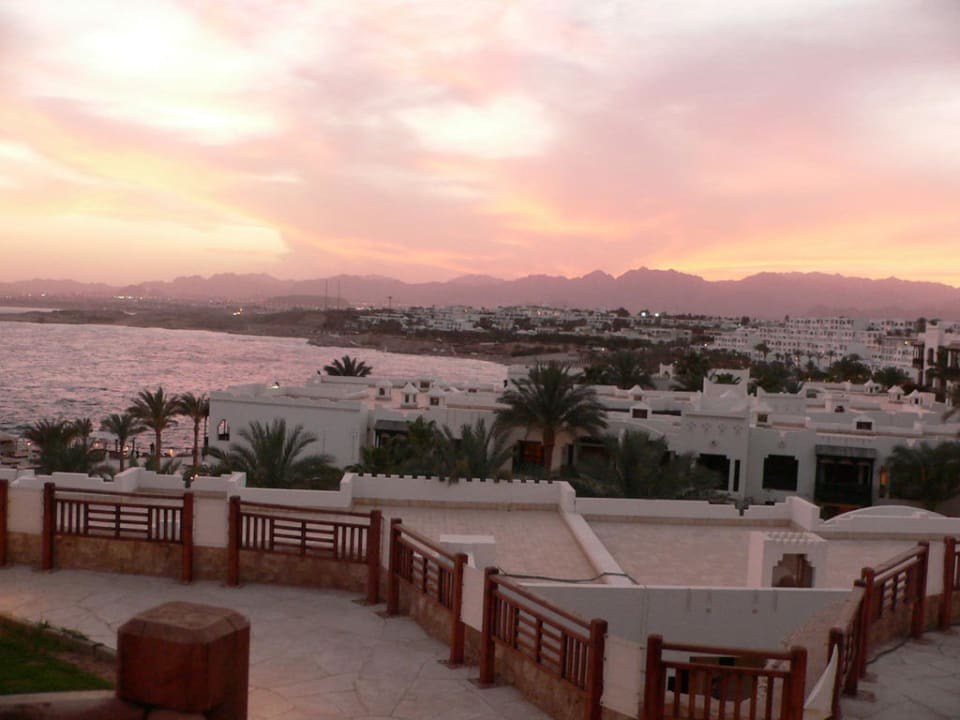 Blick über die Anlage und Meer Sharm Plaza
