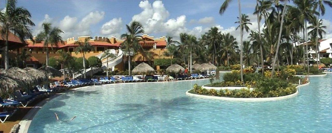 Pool und Restaurants Occidental Punta Cana