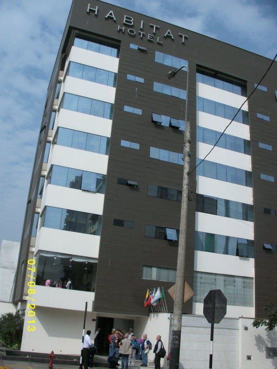 Eingang Hotel Habitat