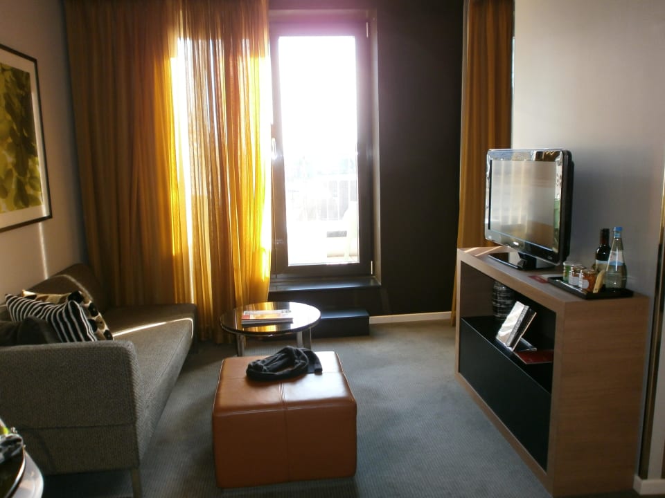 Wohnbereich Adina Apartment Hotel Berlin Mitte
