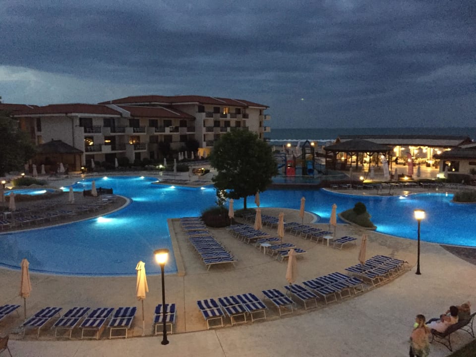 Pool bei Nacht HVD Clubhotel Miramar