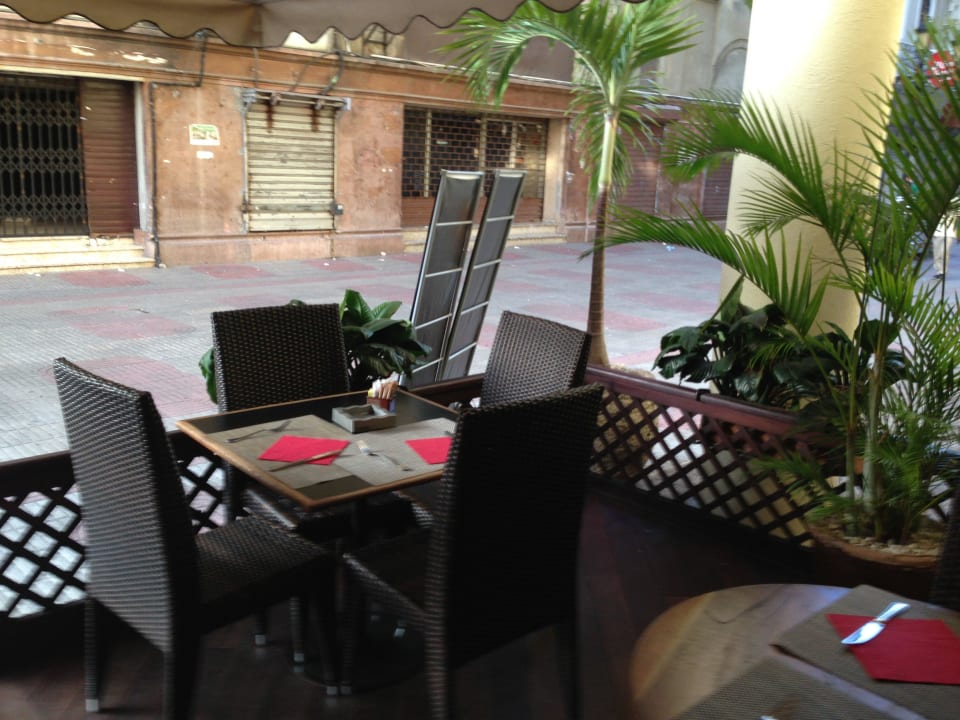 Restaurant-Tisch draussen Novus Plaza Hodelpa