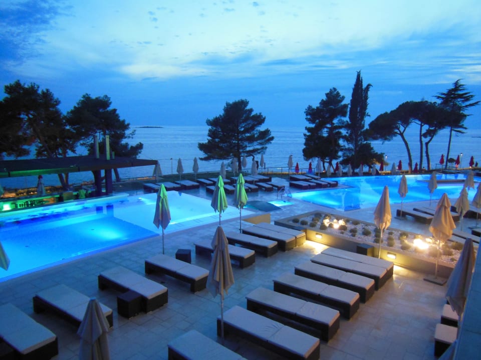 Abenddämmerung Poolanlage Hotel Parentium Plava Laguna