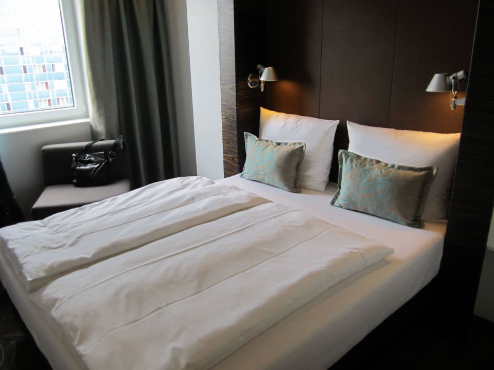 Das Bett Motel One Hamburg-Alster