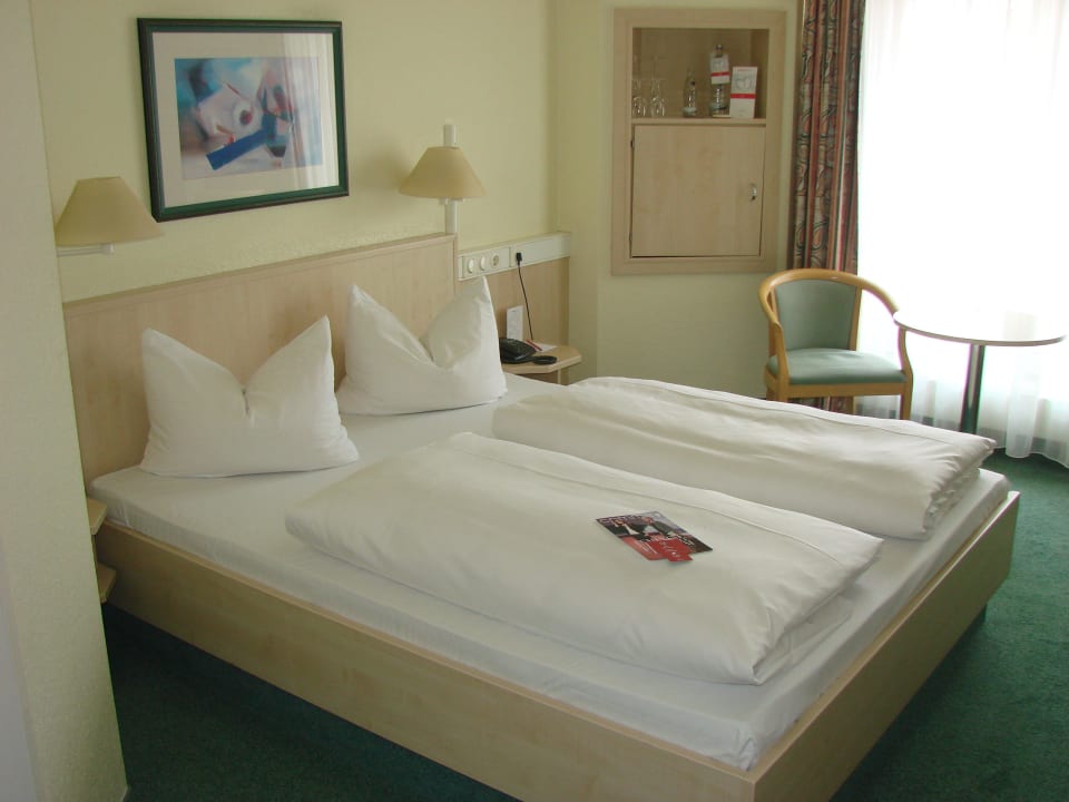 Doppelbett IntercityHotel Hamburg-Altona