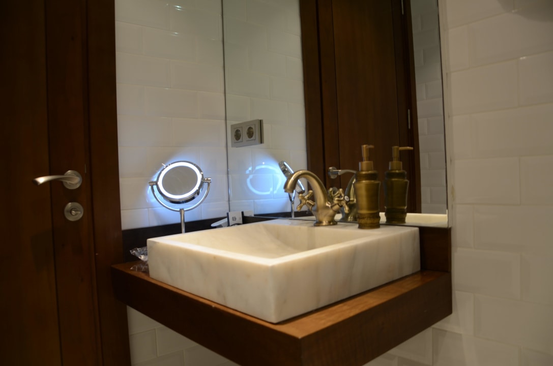 The bathroom Konak Suites