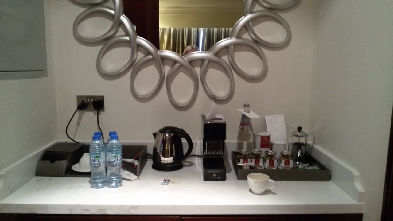 Gratis Tee, Nescafe und Wasser  Ajman Saray, a Luxury Collection Resort