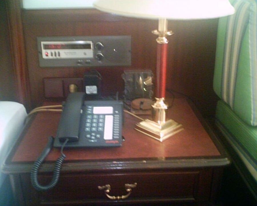 Rechter Nachtisch Hotel Metropol by Maier Privathotels