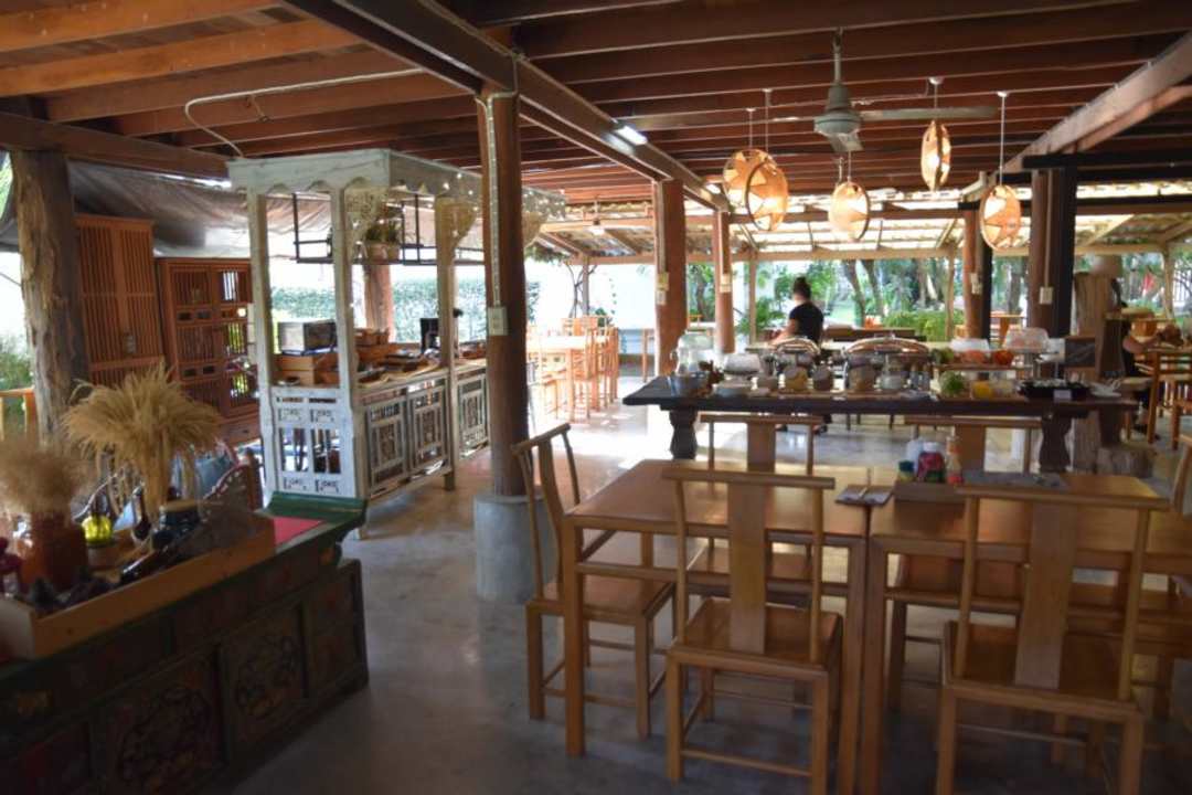 Gastro Hotel Tharaburi Resort