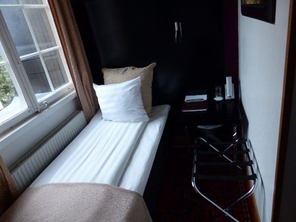 Od okna do ściany sięgniesz bez problemu rękoma Best Western Hotel Karlaplan