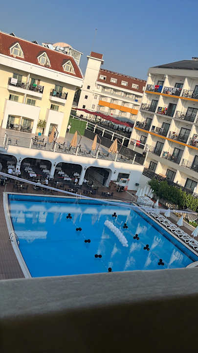 Pool Side Aquamarin Resort & Spa