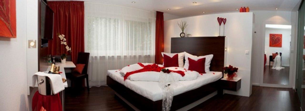 Waterworldzimmer mit Wasserbett und Whirlpool Hotel & Restaurant Kaiser Superior