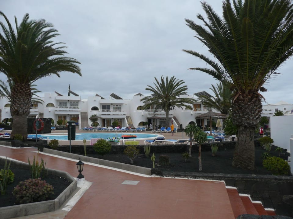 Pool-/Gartenanlage im "neueren" Teil der Anlage Hotel Floresta